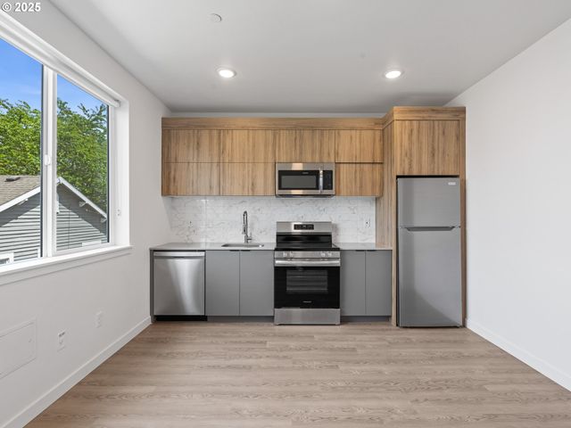 2425 Ne Alberta St, Portland, OR 97211