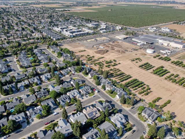 2693 E Lester Ave, Fresno, CA 93720