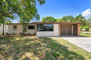 450 NW 140th St, Miami, FL 33168