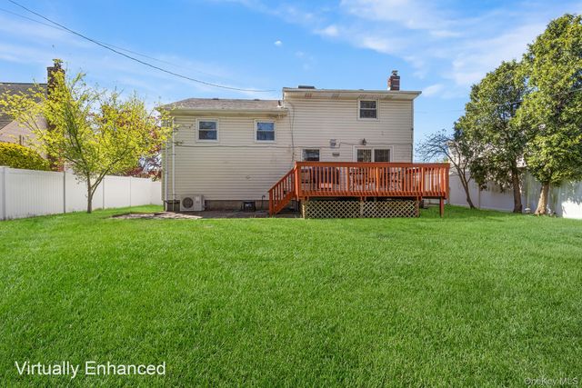 40 Garnet Lane, Plainview, NY 11803