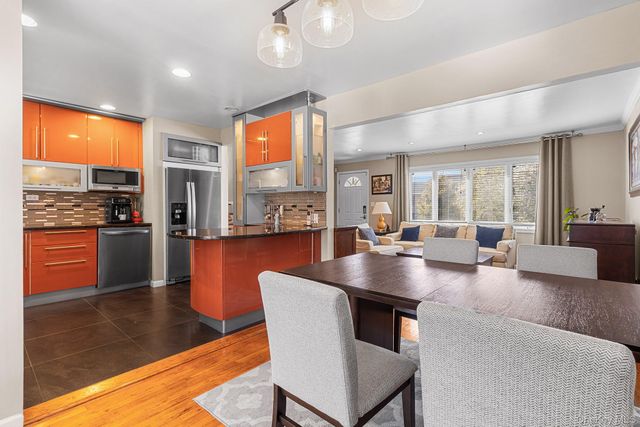 40 Garnet Lane, Plainview, NY 11803