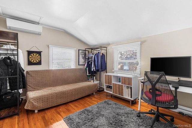 40 Garnet Lane, Plainview, NY 11803