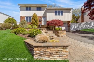 40 Garnet Lane, Plainview, NY 11803