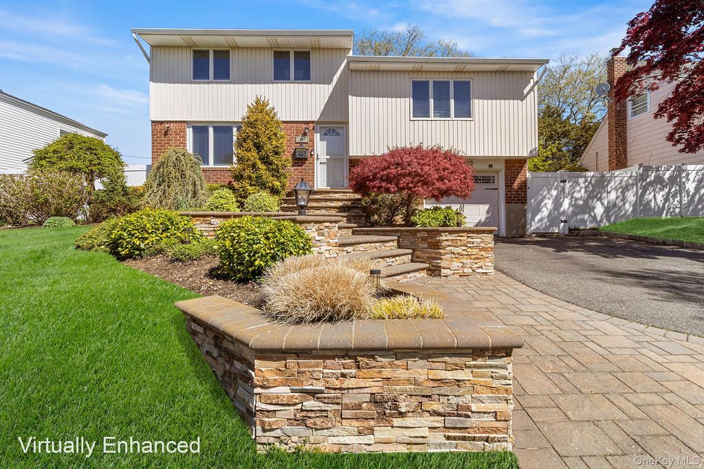40 Garnet Lane, Plainview, NY 11803