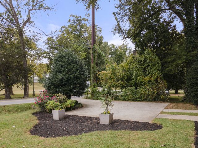 2102A Sharondale Dr, Nashville, TN 37215