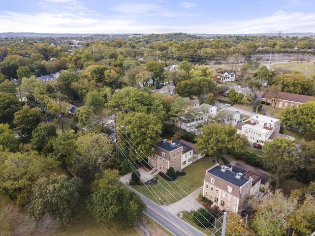 2102A Sharondale Dr, Nashville, TN 37215