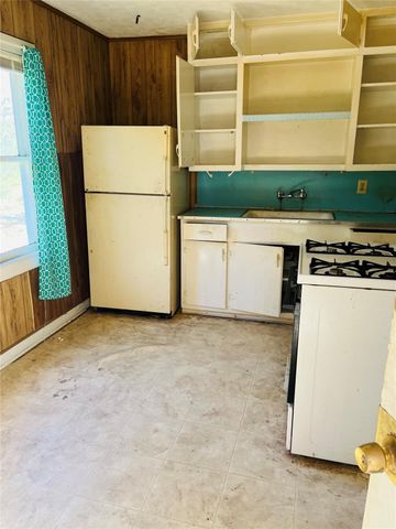 106 N Pear ST, Rockdale, TX 76567