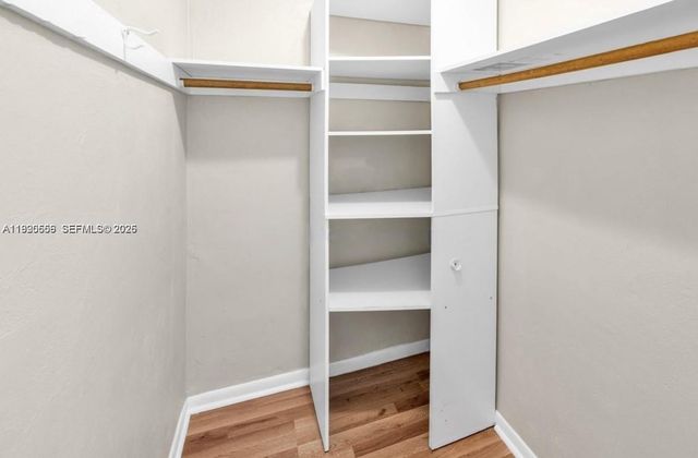 18801 NE 2nd Ave 1006, Miami, FL 33179