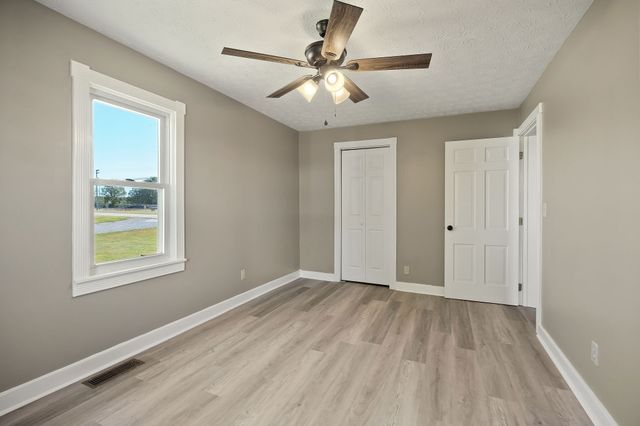 415 Allen Ferry Rd, Smithville, TN 37166