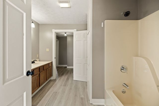 415 Allen Ferry Rd, Smithville, TN 37166