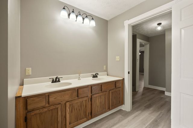 415 Allen Ferry Rd, Smithville, TN 37166