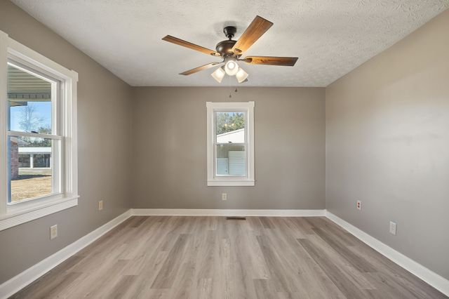 415 Allen Ferry Rd, Smithville, TN 37166