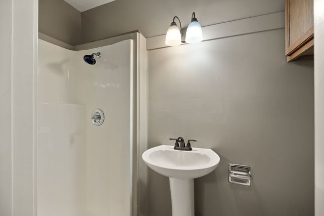 415 Allen Ferry Rd, Smithville, TN 37166