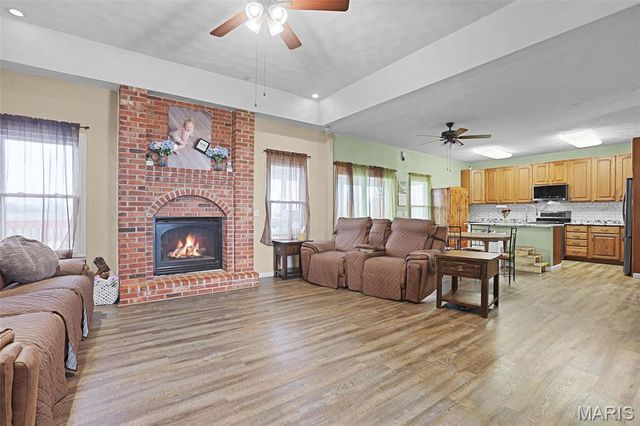 6125 Moro Road, Moro, IL 62067