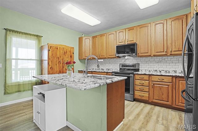 6125 Moro Road, Moro, IL 62067