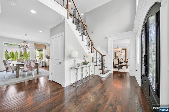 42 Saratoga Drive, Oakland, NJ 07436