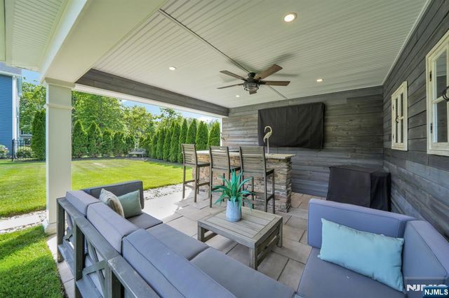 42 Saratoga Drive, Oakland, NJ 07436
