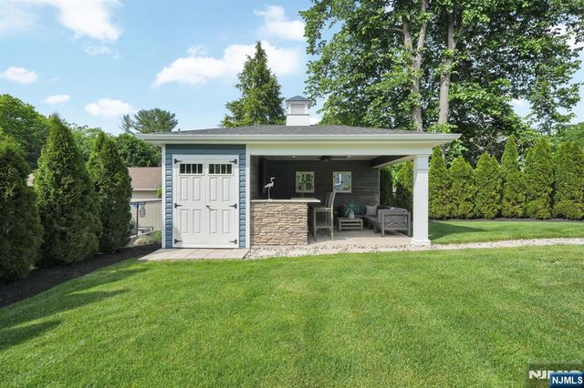 42 Saratoga Drive, Oakland, NJ 07436