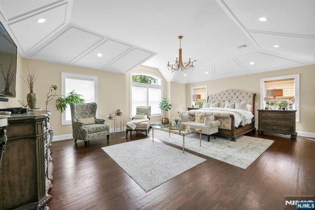 42 Saratoga Drive, Oakland, NJ 07436