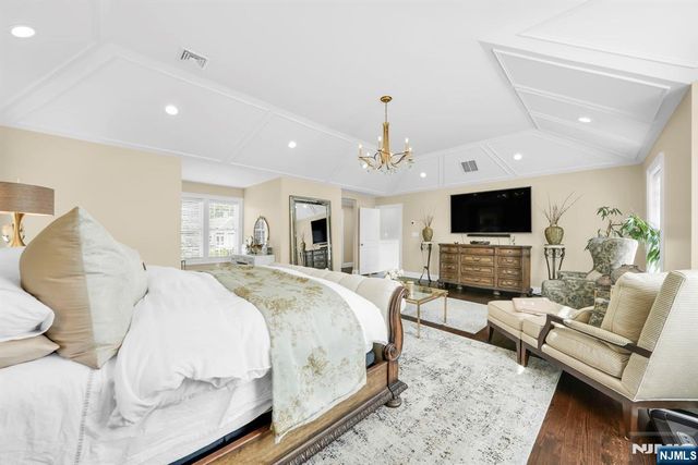 42 Saratoga Drive, Oakland, NJ 07436