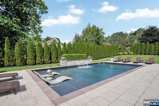 42 Saratoga Drive, Oakland, NJ 07436