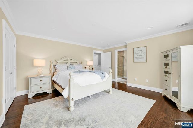 42 Saratoga Drive, Oakland, NJ 07436