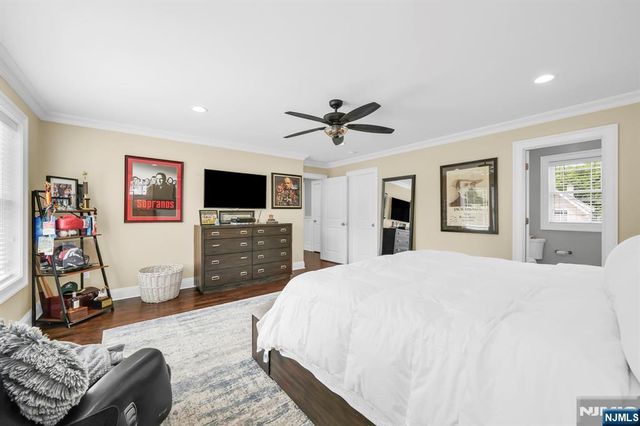 42 Saratoga Drive, Oakland, NJ 07436