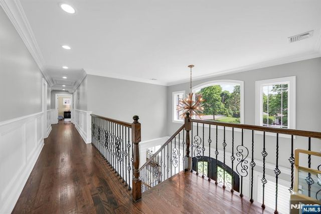 42 Saratoga Drive, Oakland, NJ 07436