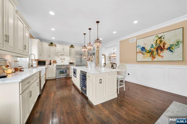 42 Saratoga Drive, Oakland, NJ 07436