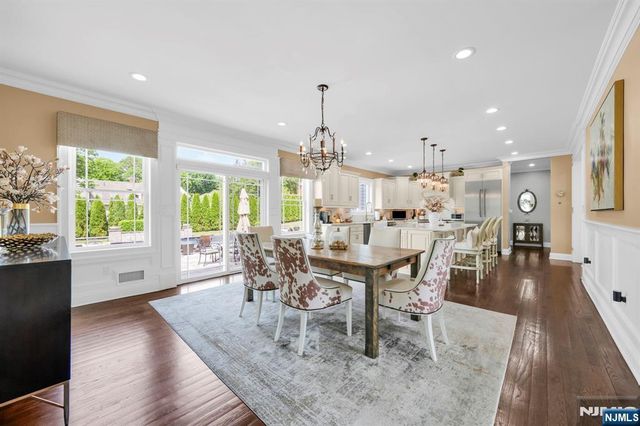 42 Saratoga Drive, Oakland, NJ 07436