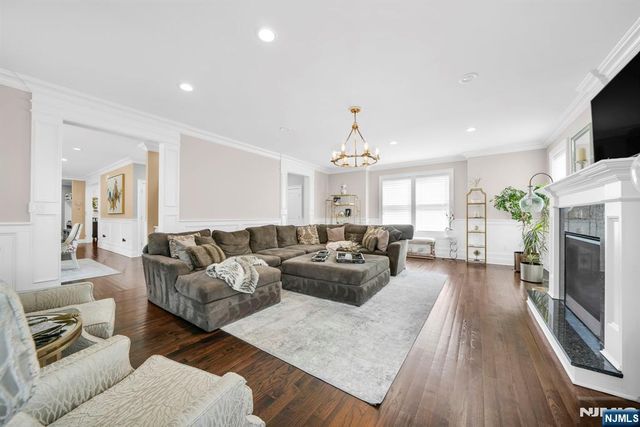 42 Saratoga Drive, Oakland, NJ 07436