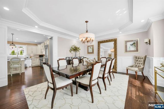 42 Saratoga Drive, Oakland, NJ 07436