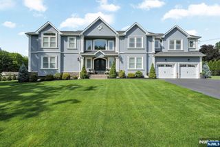42 Saratoga Drive, Oakland, NJ 07436