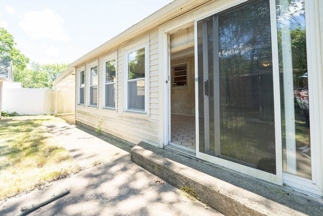 12 Melrose Ave, Dartmouth, MA 02747
