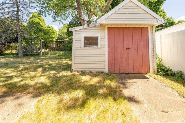 12 Melrose Ave, Dartmouth, MA 02747