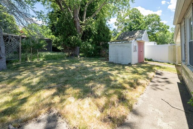 12 Melrose Ave, Dartmouth, MA 02747