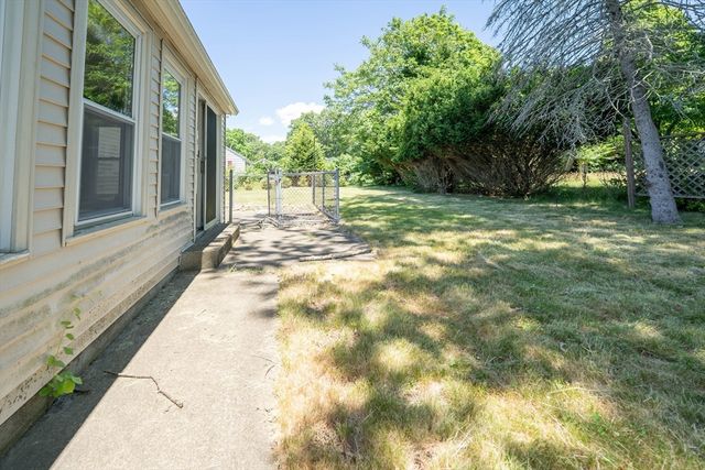 12 Melrose Ave, Dartmouth, MA 02747