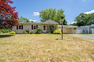 12 Melrose Ave, Dartmouth, MA 02747