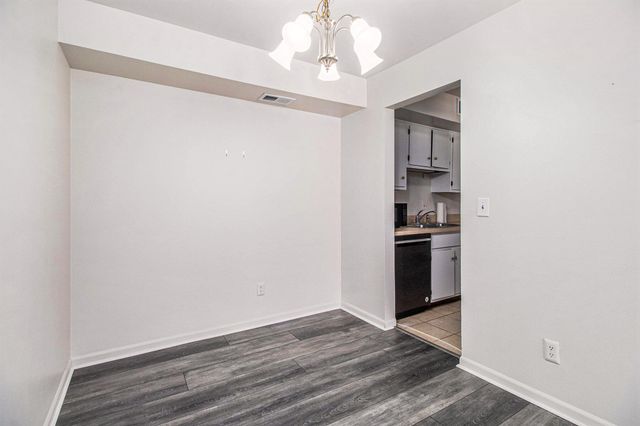 742 W Kilgore Road 108, Kalamazoo, MI 49008