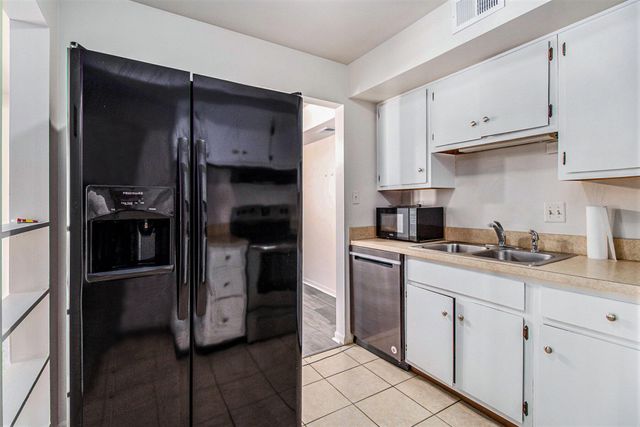 742 W Kilgore Road 108, Kalamazoo, MI 49008