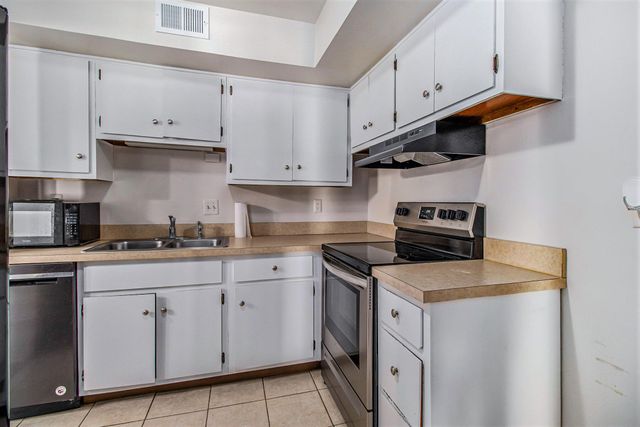 742 W Kilgore Road 108, Kalamazoo, MI 49008