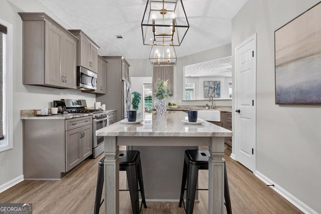 2021 Crestview Way, Woodstock, GA 30188