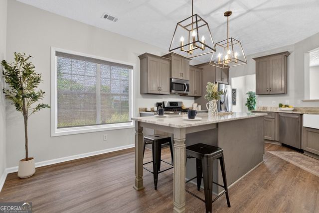2021 Crestview Way, Woodstock, GA 30188