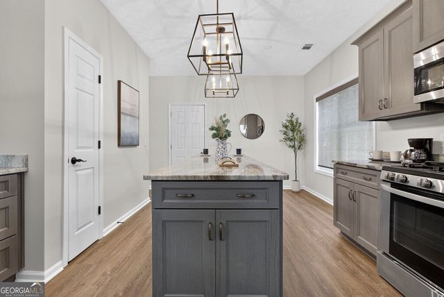 2021 Crestview Way, Woodstock, GA 30188