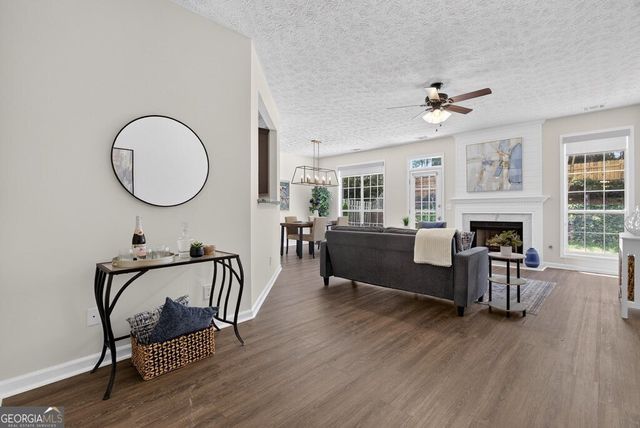 2021 Crestview Way, Woodstock, GA 30188