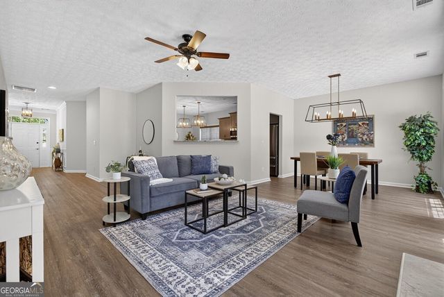 2021 Crestview Way, Woodstock, GA 30188