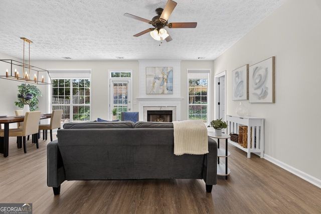 2021 Crestview Way, Woodstock, GA 30188