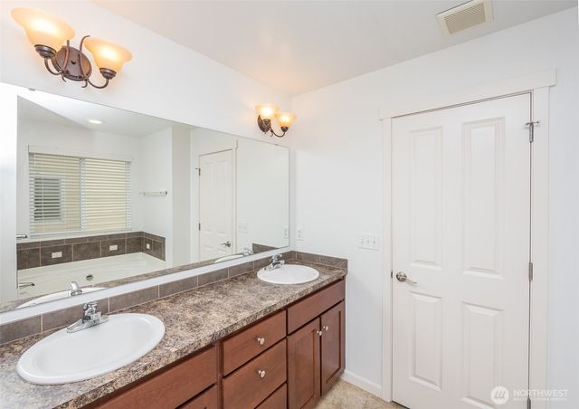 3909 Rossberg Street SE, Lacey, WA 98503