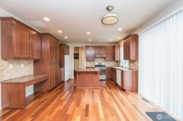 3909 Rossberg Street SE, Lacey, WA 98503