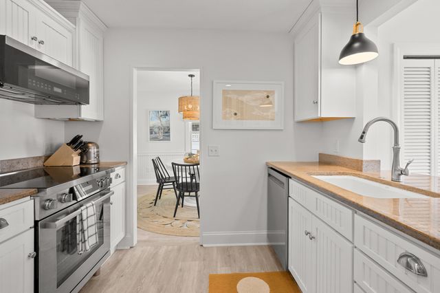 5 Zylpha Road, Harwich Port, MA 02646